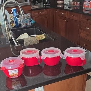 0ne SISYEMA and 3 MERICAN microwave Cups